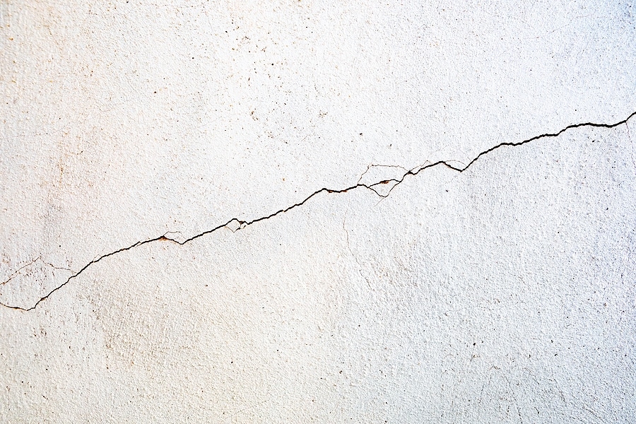 Stucco Cracking – What Does It Mean?